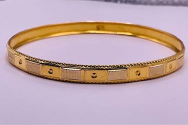 Gold bangle bracelet