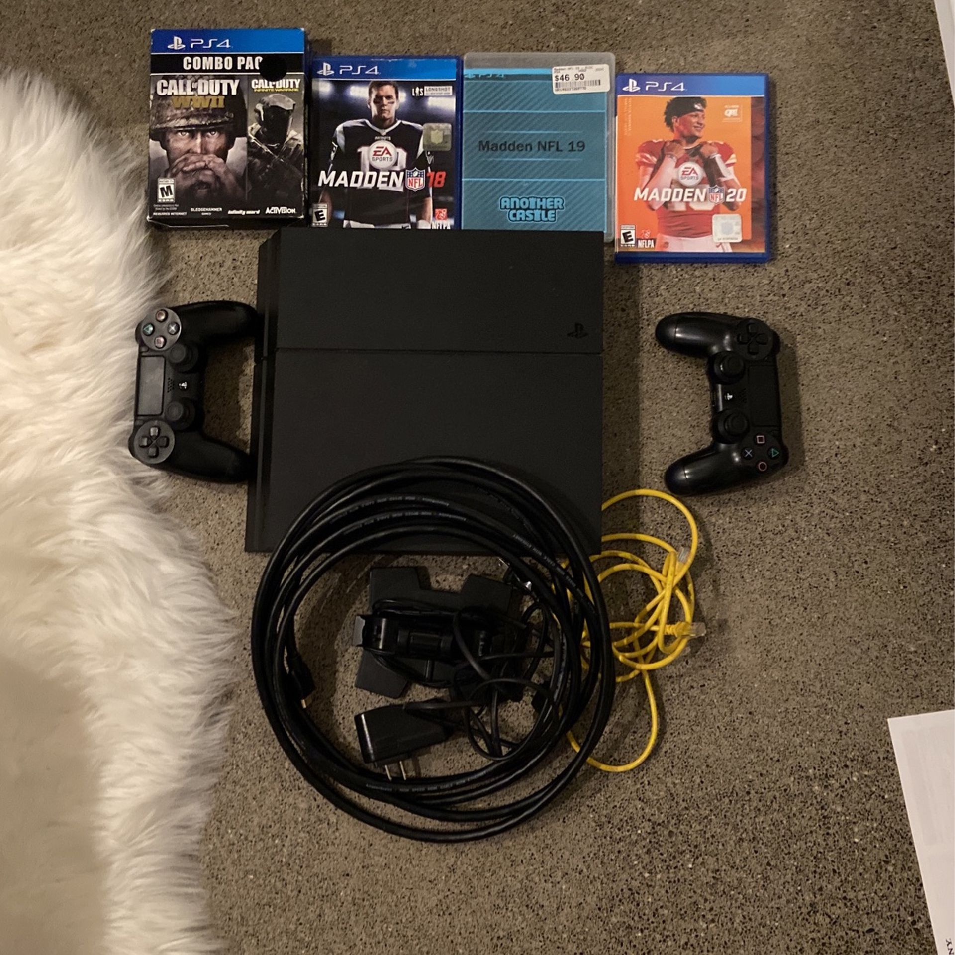 Playstation 4 With 5 Games And 2 Controllers