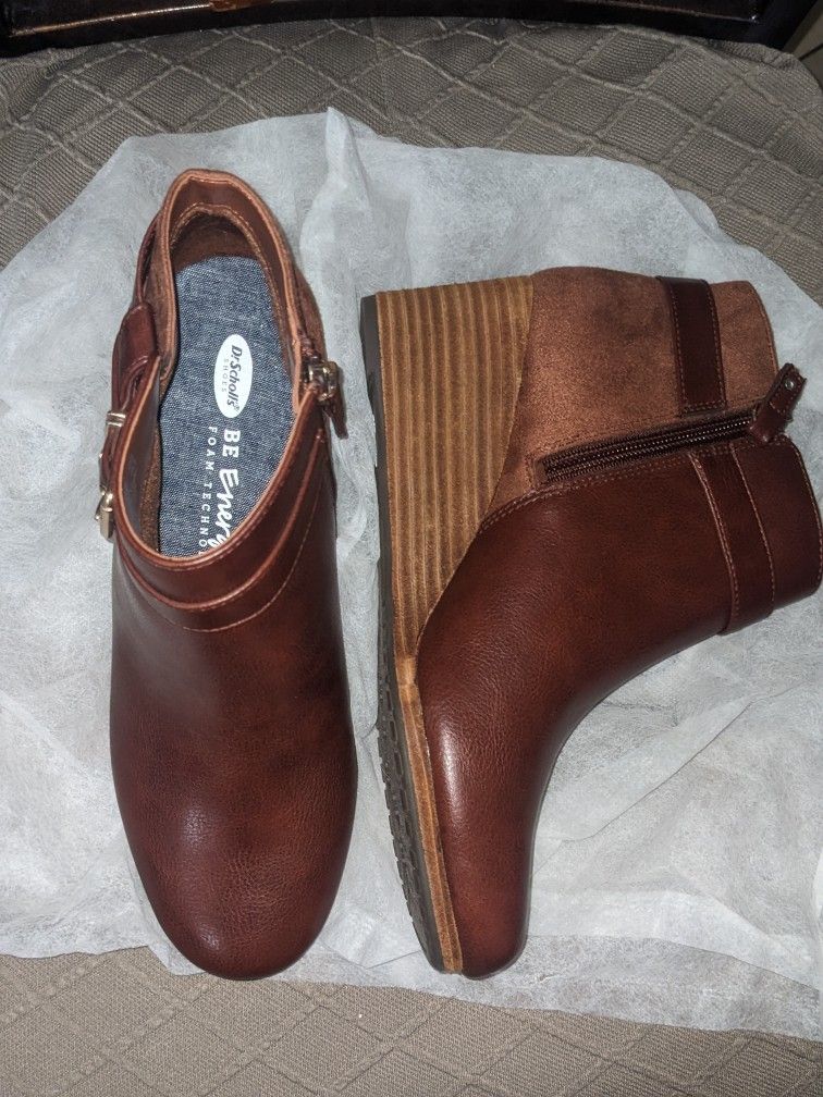 Dr Scholl's Size 7.5 Darcy Wedge Boot