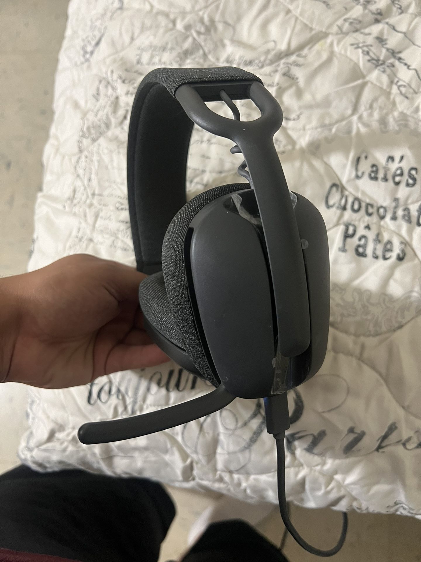 Logitech Zone Vibe 100
