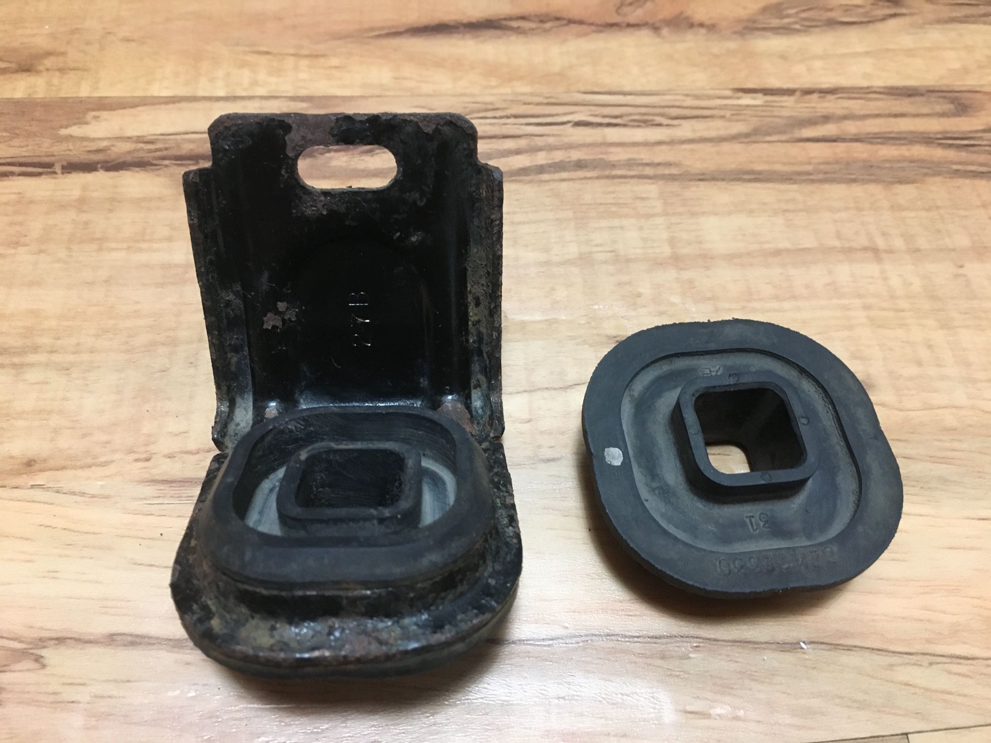 Chevy Impala Radiator, Fan Upper Bracket, Mount