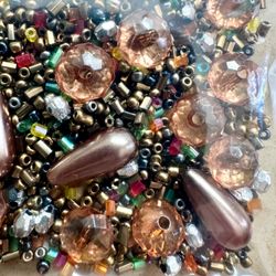 🤎 Bag of an assortment of fall color plastic beads from a vintage multi strand necklace