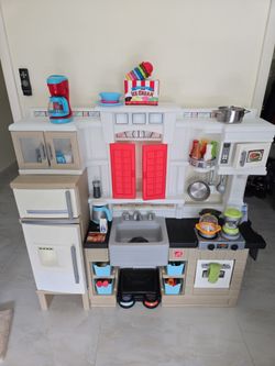 Kids kitchen and cafe: clean and perfect!