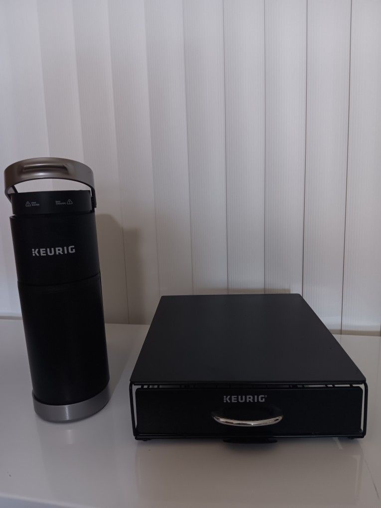 Keurig K-mini Plus Machine And Keurig Metal Pod Rack