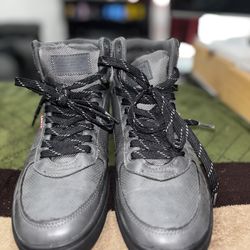 Levis s1062618A1 Black high Top size 9