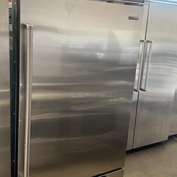 SUB ZERO 36”WIDE BUILT IN STAINLESS STEEL BOTTOM FREEZER 
