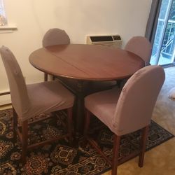 High Dinner Table w  4 Chairs 