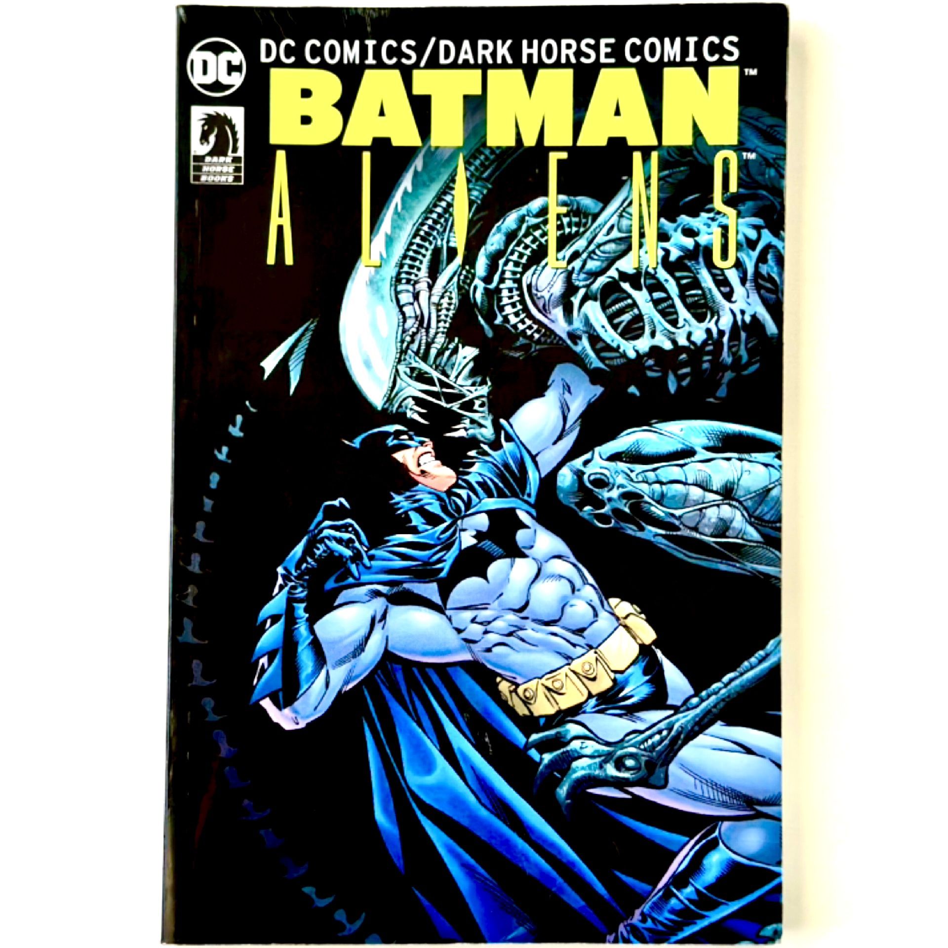 DC Comics Dark Horse Comics Batman Aliens Paperback Comic Book TPB 2016 RARE