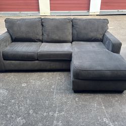 *FREE DELIVERY* Gray Reversible Chaise Sectional 