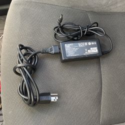 Vizio Lileon AC Adapter Model: PA-1650-68 100-240V 50/60 Hz.