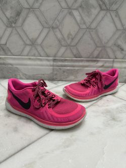 Size 7Y / 8.5 Women’s Nike Run Free 5.0 Bright Pink Sneaker Shoes