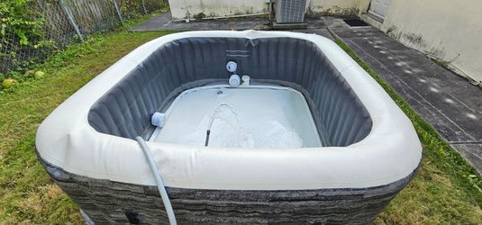 INTEX PureSpa Plus Greystone Deluxe 6 Person Spa. Working Perfectly.