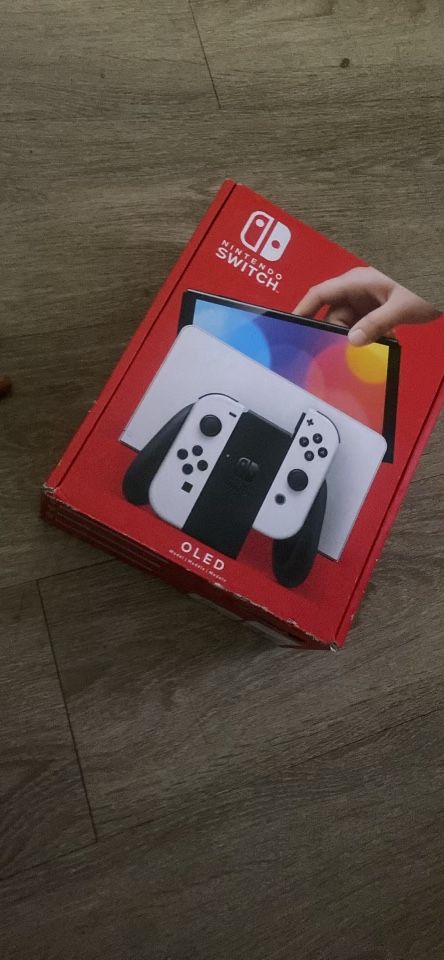 NINTENDO SWITCH FOR SELL BRAND NEW NEWEST ONE 