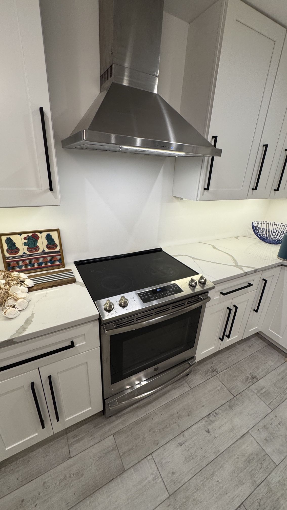 🔥 GE 30” Electric Range – Glass Top + Steam Clean (Needs Minor Repair)