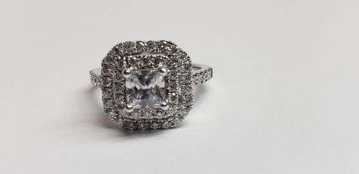 Diamond Ring Band w/ cubic zirconium Center from Robbins Brothers