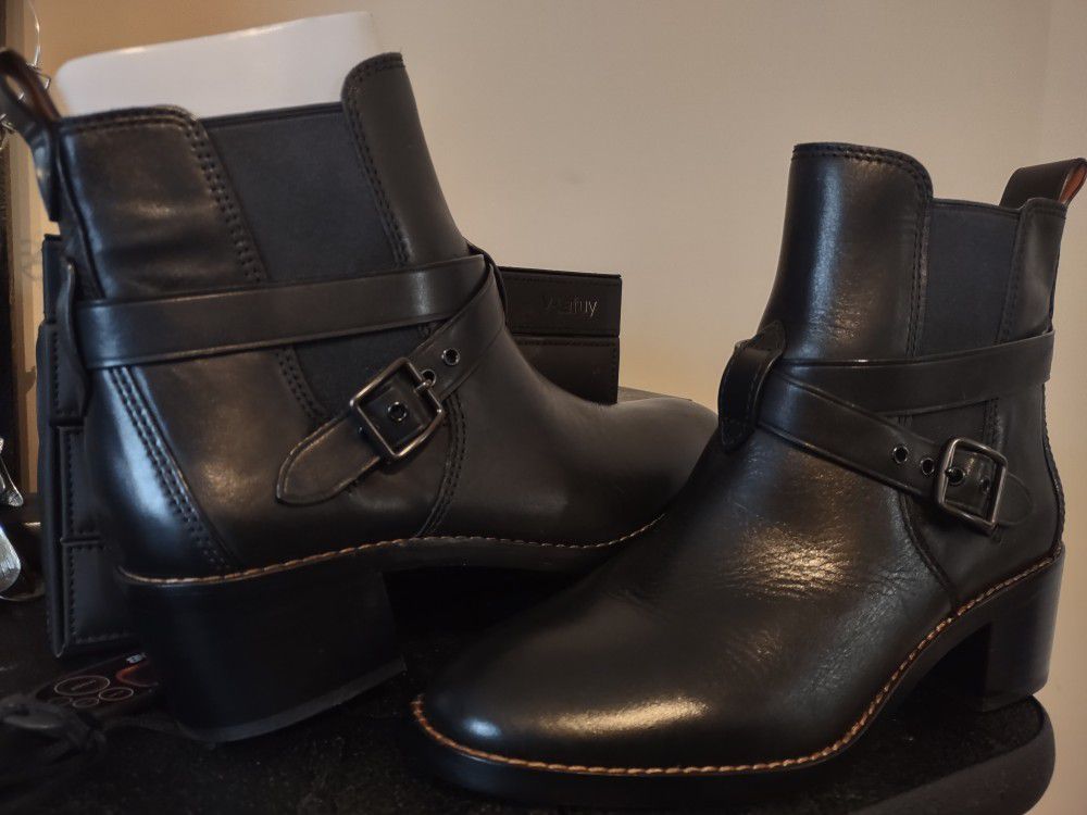 New With Box AUTHENTIC COACH ANKLE BOOTS 