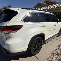 2019 TOYOTA HIGHLANDER SE