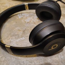 !!!! LIKE NEW BEATS SOLO 4'S !!!!!