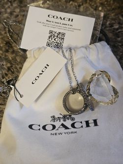 COACH CRYSTAL HEART NECKLACE TAGS ATTACHED NEVER WORN GREAT FOR VALENTINES DAY ORIGINALLY $145