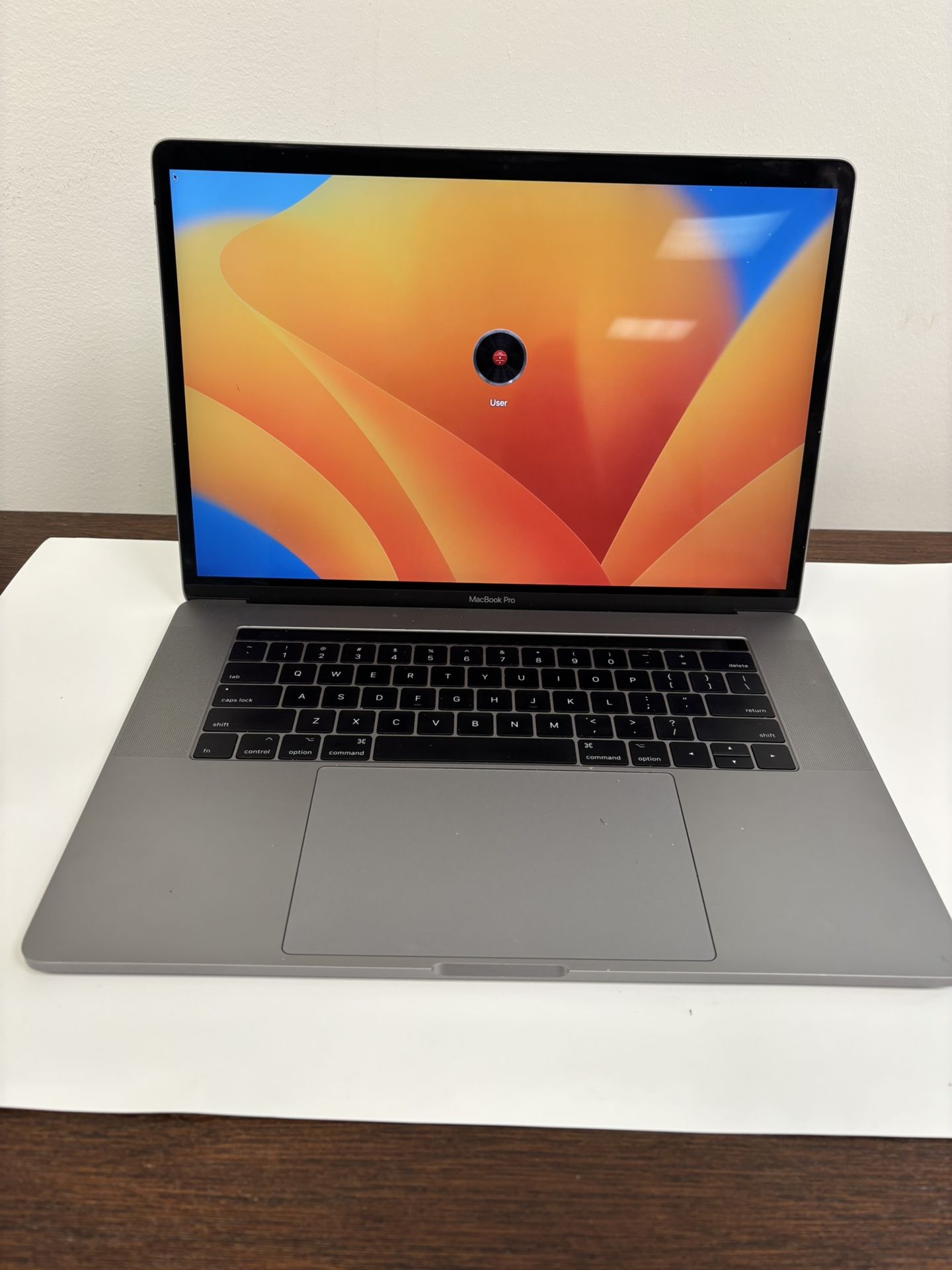 2018 MacBook Pro 15.4”3.1GHz 16GB Intel i7 QuadCore 1TB Music Recording & Video Editing Software