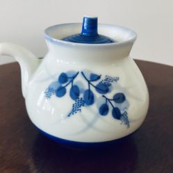 Vintage Japanese porcelain teapot, Small Japanese Teapot, traditional Asian Decor, Small Japanese teapot, blue and white decor, Teapot