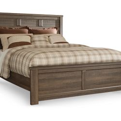 Juararo Queen Panel Bed: Dark Brown