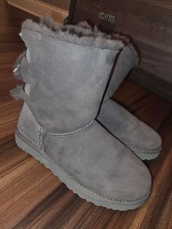 Ugss boots size 9 woman