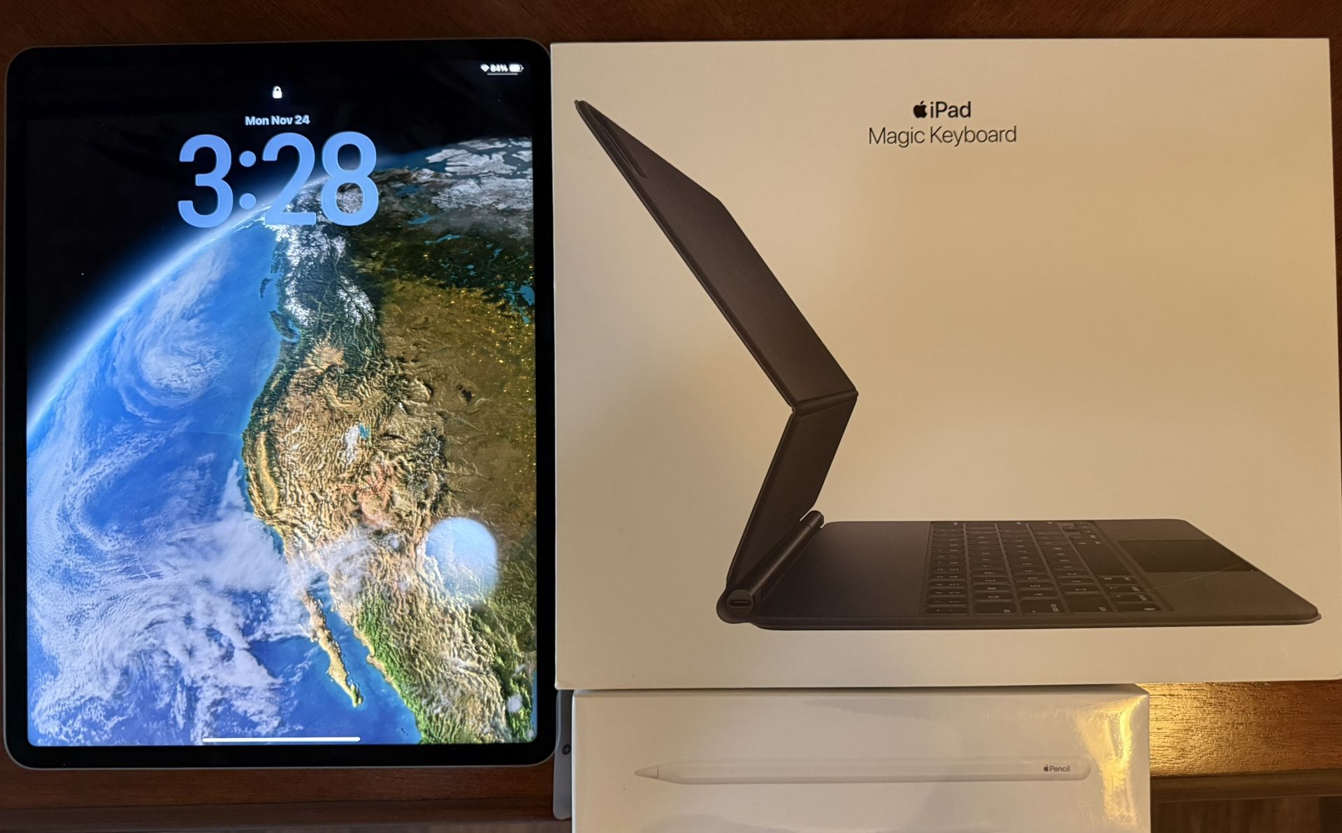 iPad Pro 12.9” 5th Gen 256GB + Magic Keyboard + Brand New Apple Pencil 2