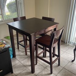 Table + 3 Chairs 