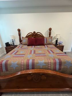King Reversible Quilt, 2 Shams, 2 Throw Pillows and Rug
