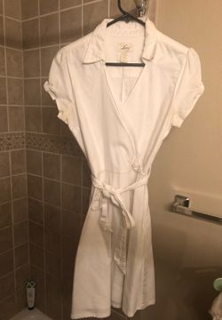 White Levi’s dress size Small