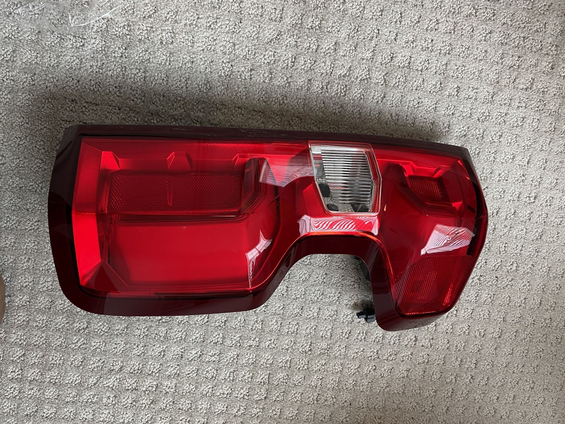 2019-2024 Chevy Silverado 1(contact info removed)HD 3500HD Halogen Passenger tail light