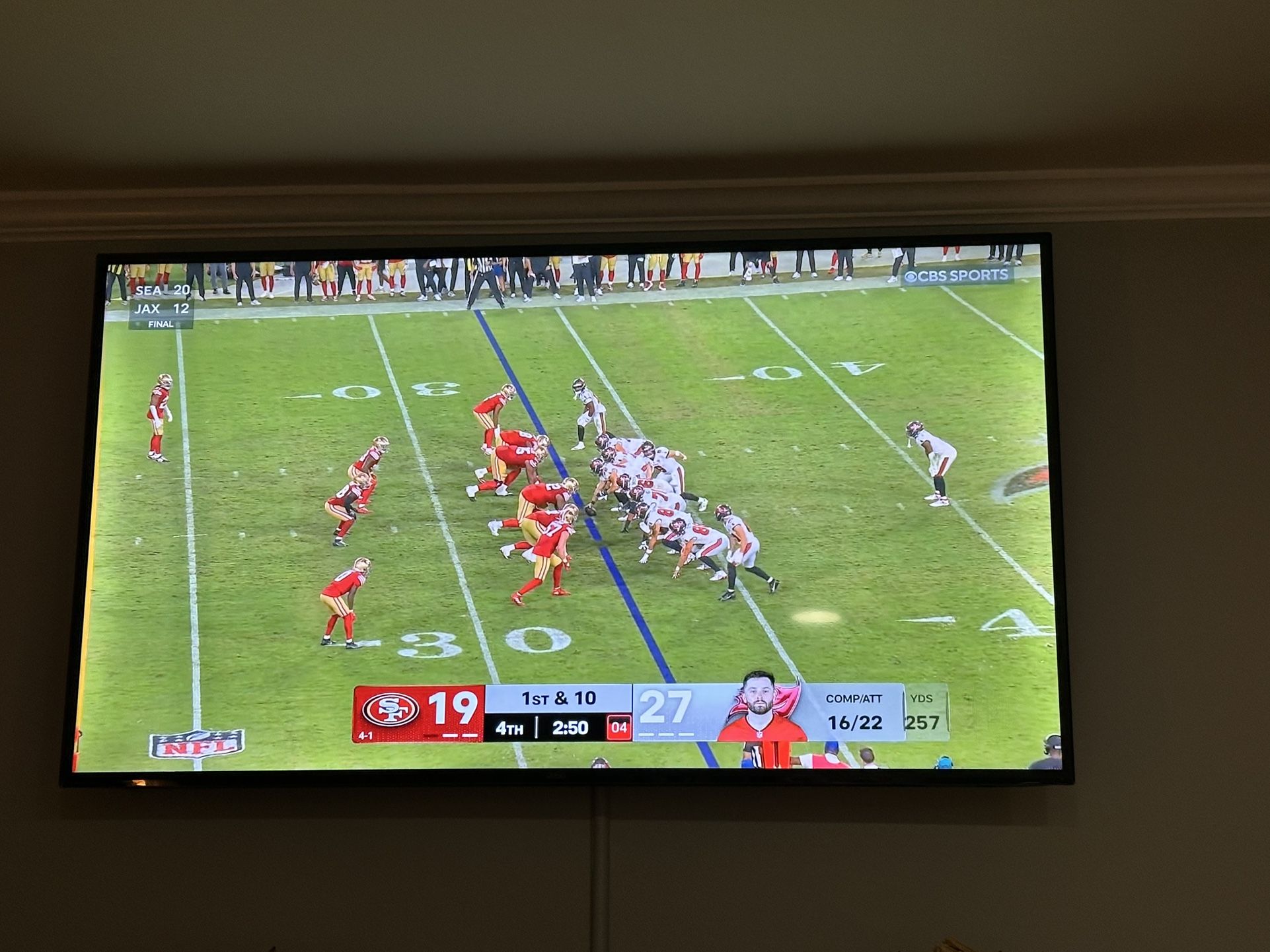 Vizio 70in V Class Smart Tv With Wall Mount 