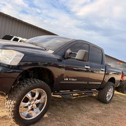 Nissan Titan V8