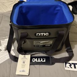 RTIC Ultra-Tough Soft Cooler 30 Can, Insulated Bag Portable Ice Chest