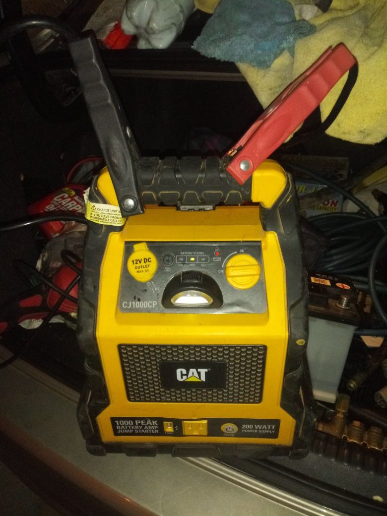 CAT battery jump starter 1000 peak n air compressor