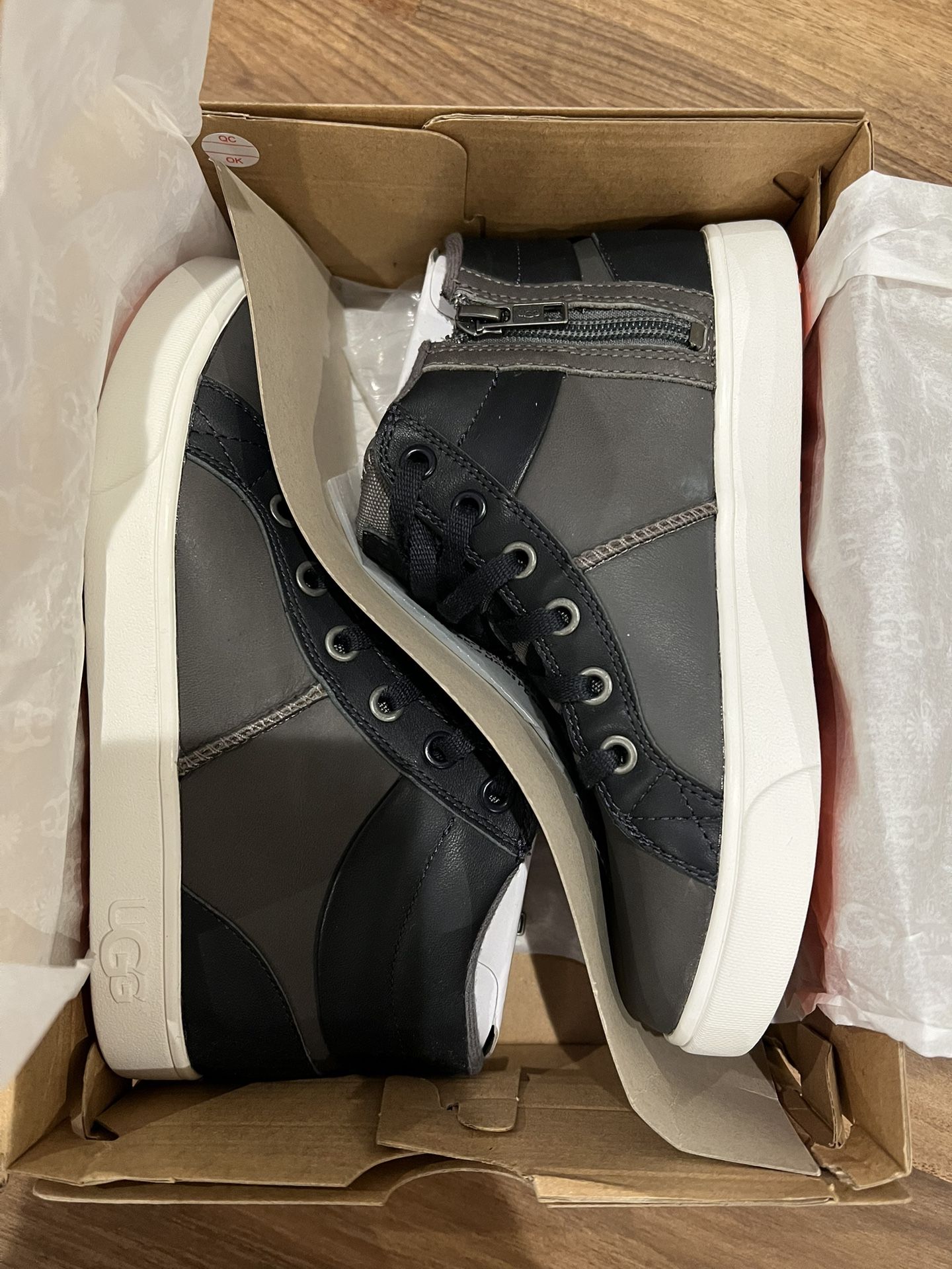 NEW. Ugg. Boy Sneakers. Size 3