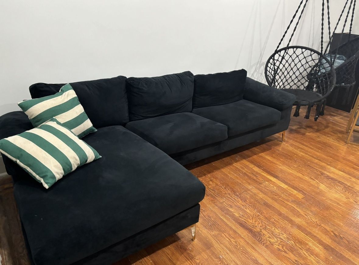 Small Black sectional With Chaise 