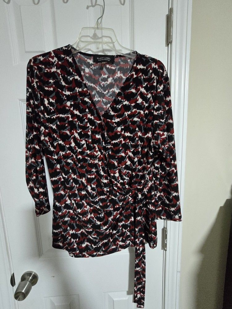 Dynamic Black Label Faux-Wrap Top (L) - Abstract Knit Print