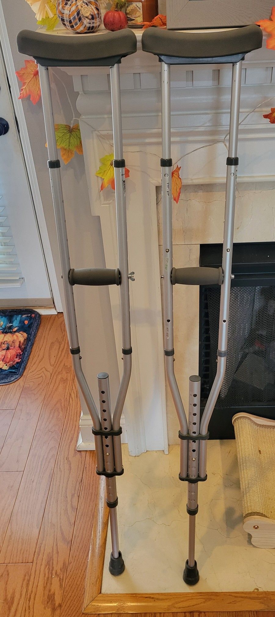 Adjustable Aluminum Crutches