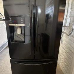 Samsung 28 Cu Ft Refrigerator & Freezer 