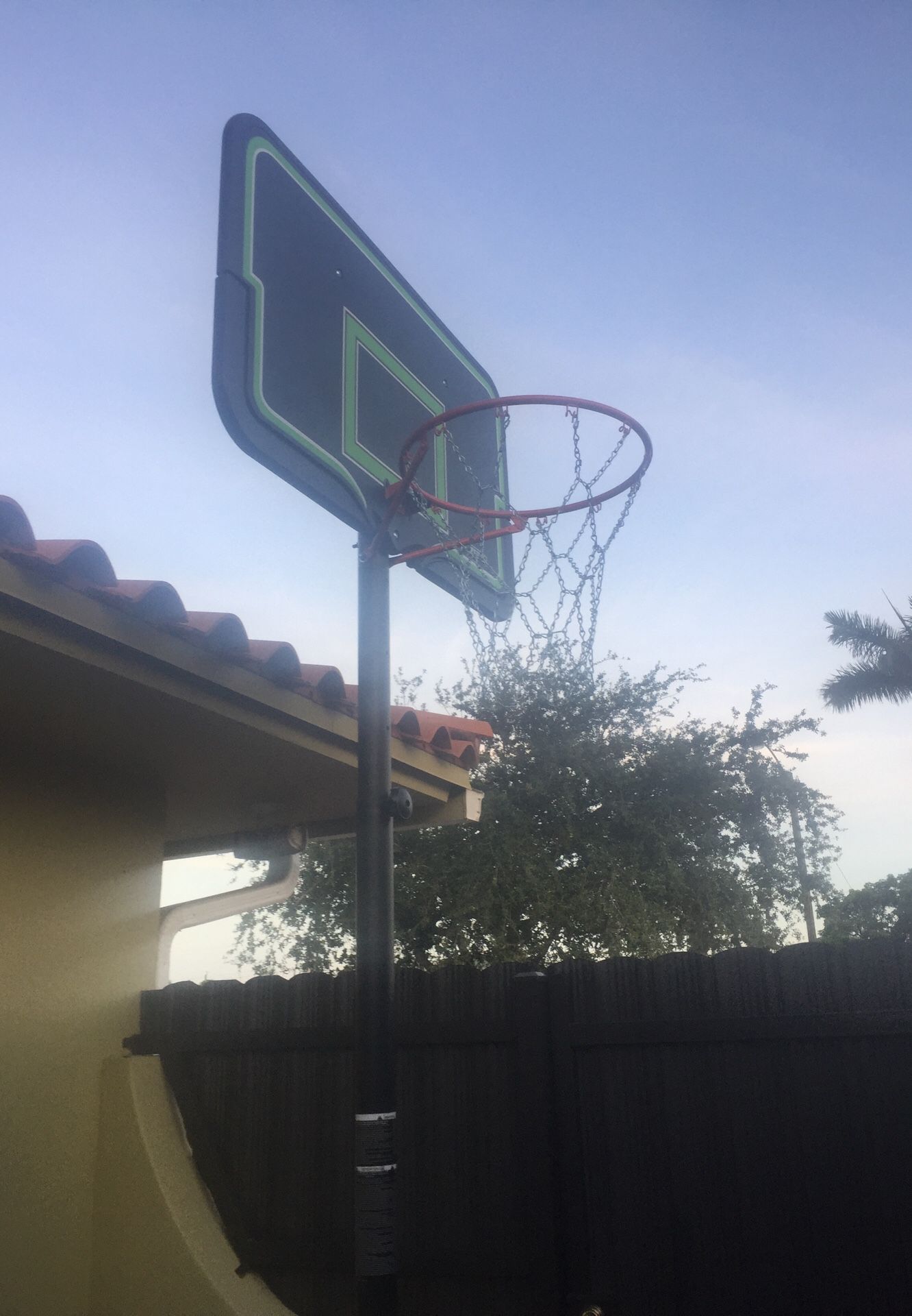 Basketball hoop with chain net