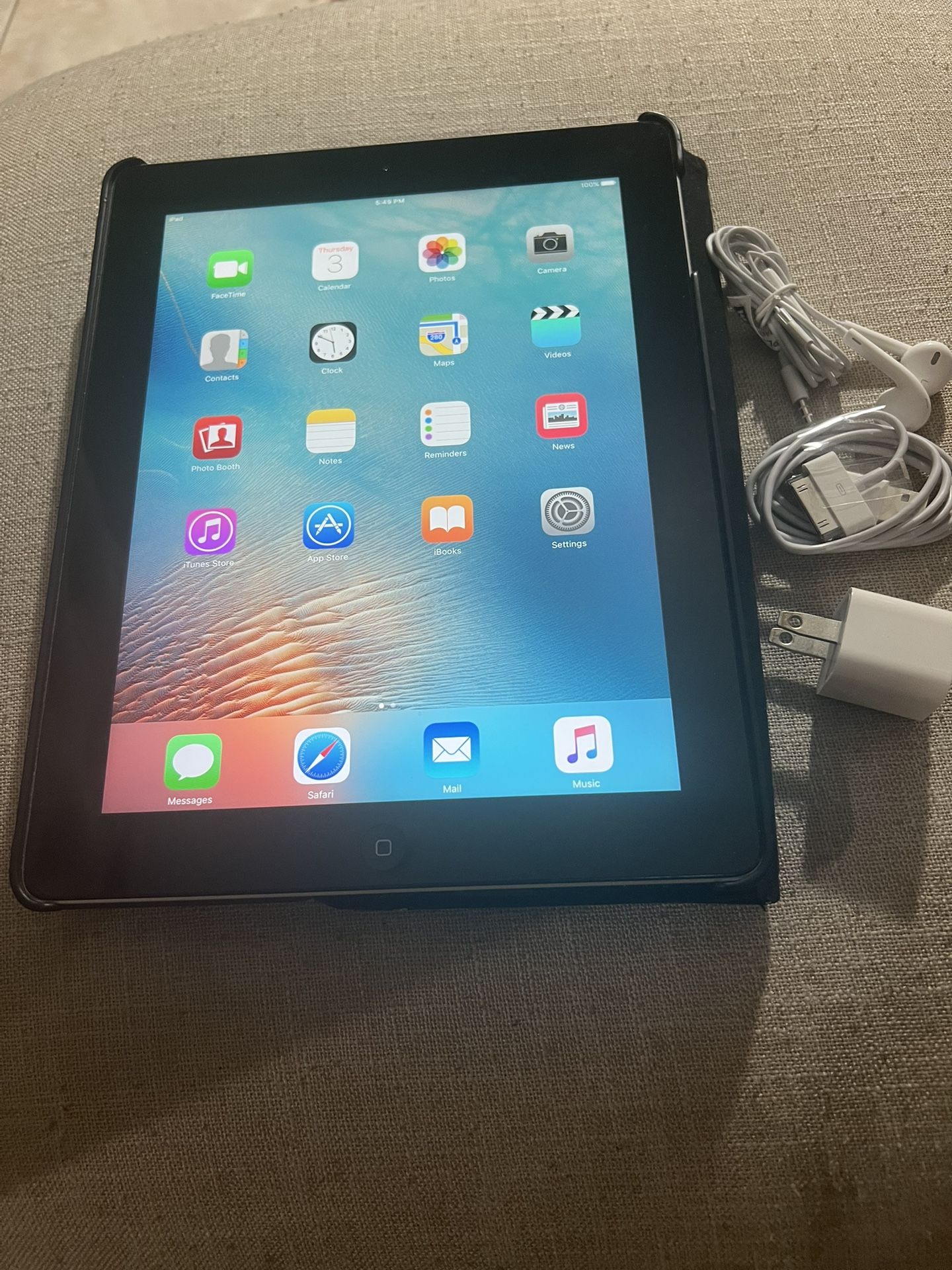 Apple Ipad 2nd Generation Silver 16gb With Cover