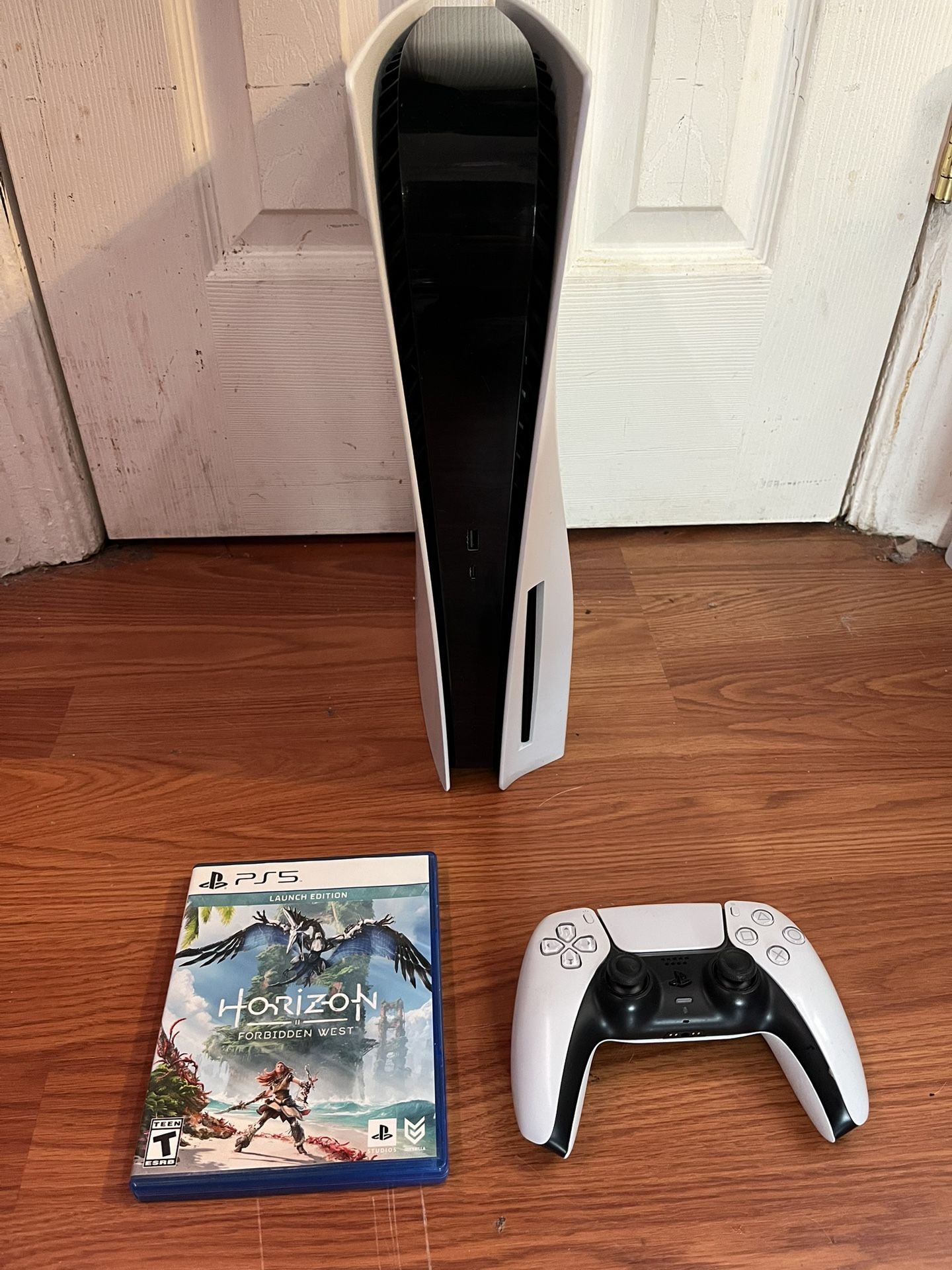 PlayStation 5 *Disc* Console Bundle | 1 Controller & 1 Game