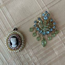 Sweet Vintage Brooch Pin And Cameo Style Pendant