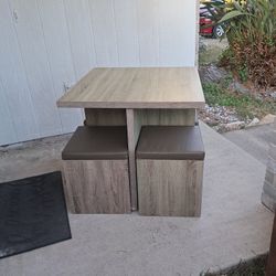 Table/Stools
