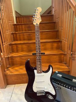 Fender MIM Stratocaster (Mint) w/ Fender Amp