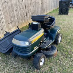 Craftsmans Riding Lawnmower 