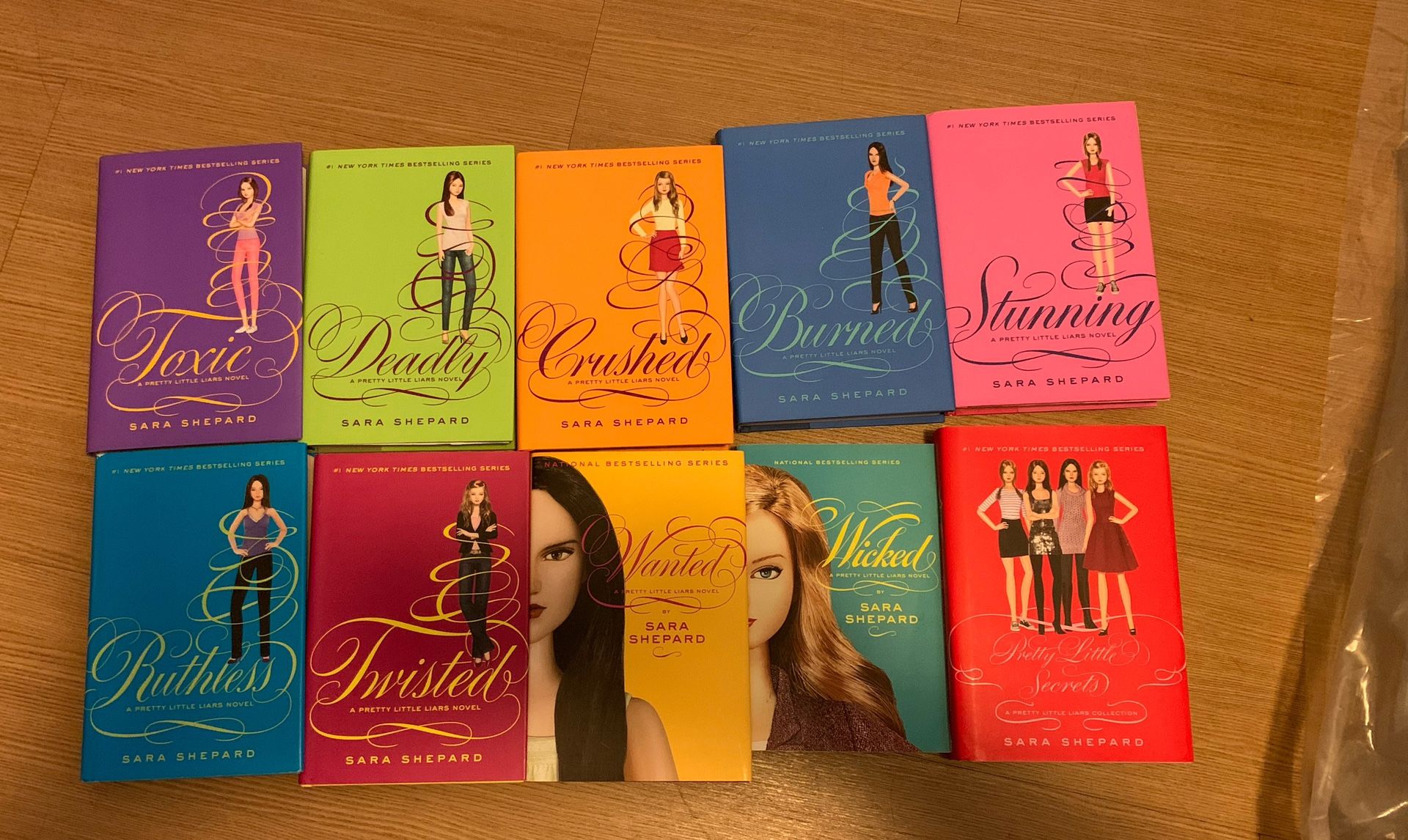 10 brand new Pretty Little Liars Books by Sara Shepard
