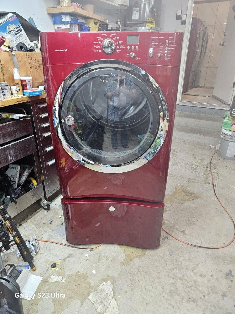 Electrolux Dryer With Pedestal
